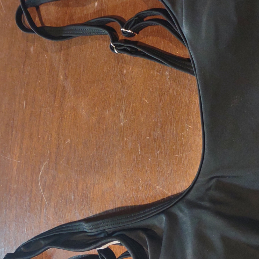 Gorgeous Black Swimming Top Size L - Picture 2 of 5